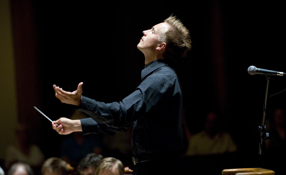 NY SJEFDIRIGENT:  Vasily Petrenko overtar Oslo-Filharmonien i 2013. I Liverpool er han superstjerne etter � ha gjort en �Mariss Jansons�-jobb med byens stolte symfoniorkester. Foto: Mark McNulty/IMG