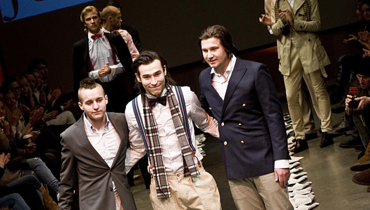 VAR TRE: De var opprinnelig tre bak herremerket Julius Caesar. N� er det Thomas Solli Sandvik (t.v.) og David Str�mman Nedal som st�r igjen. Her er fra visningen under Oslo Fashion Week i 2009. Foto: Stella Pictures