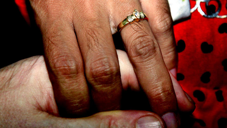 RINGEN: Det ble aldri noen romantisk valentinerdag i Hong Kong og formalisering av forlovelsen, men ringen er p� plass. Foto: JACQUES HVISTENDAHL