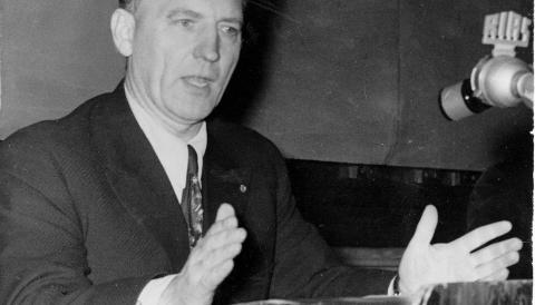 DEN GAMLE SKOLEN: Haakon Lie var partisekret�r for Arbeiderpartiet 1945-69. Da han var ferdig i politikken gikk han tilbake til jobben som skogsarbeider.
