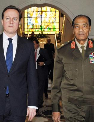 Cameron �nsker demokrati og v�pensalg til Egypt