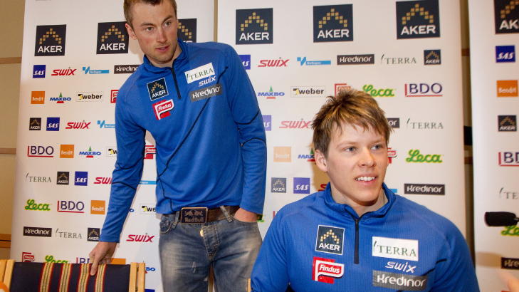 VM-H�P: Anders Gl�ersen  med Petter Northug jr.i bakgrunnen p� pressekonferanse f�r torsdagens sprint i Kollen. Foto: Terje Bendiksby / Scanpix