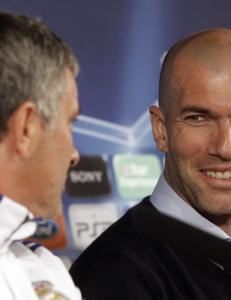 Zinedine Zidane skal hjelpe Mourinho