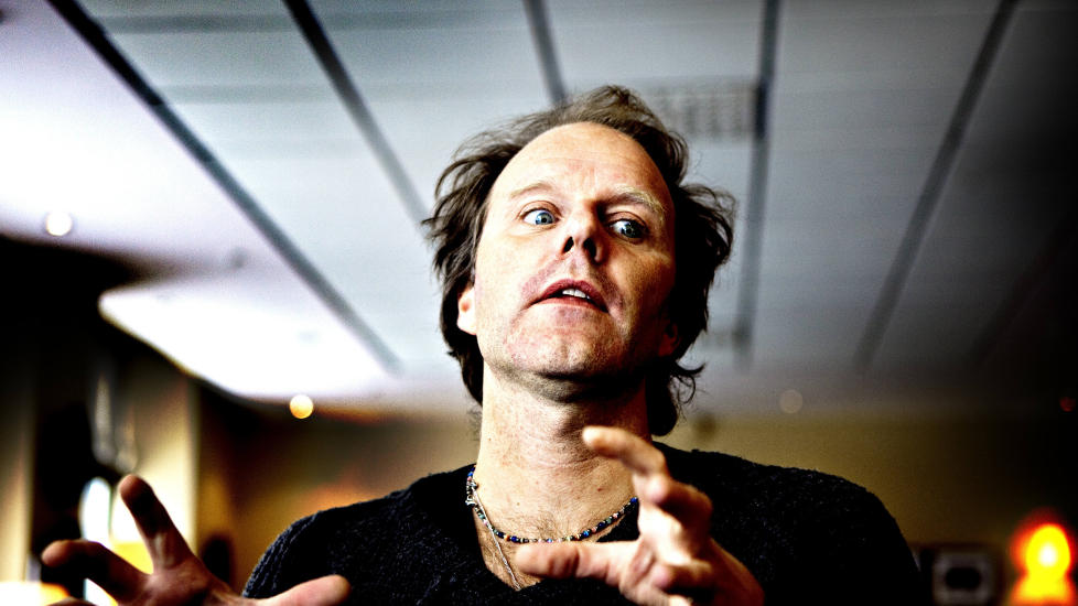 PRODUKTIV: John Ajvide Lindqvist har nylig utgitt sin nyeste roman, �L�t dom gamla dr�mmarna d�� i Sverige. Om et par m�neder kommer enda en bok, som bare skal ut p� lydbok. Han er ogs� klar med et stykke p� Dramaten.
Foto: Lars Eivind Bones / Dagbladet