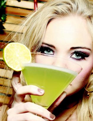  - Jeg blir full av to til tre cider, og f�r blackout etter fire-fem. Det er verdt det. Jeg vil v�re med p� fest og ha det g�y som alle andre. 