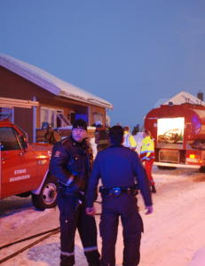 M�tte reddes ut av brennende villa