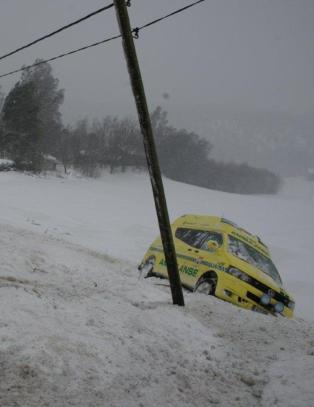 Ambulanse kj�rte av veien under utrykning