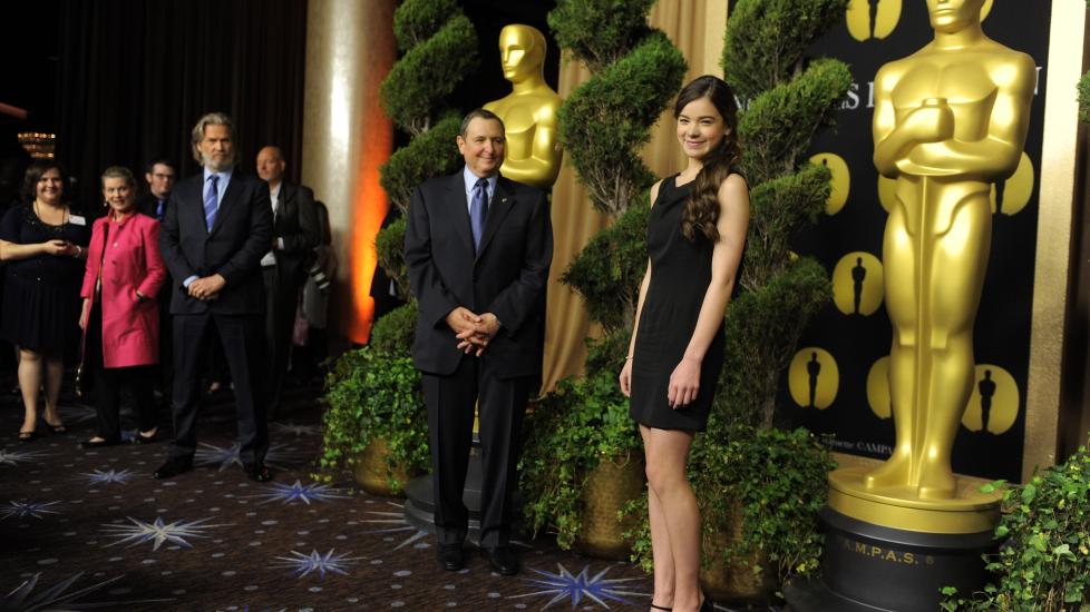 FJORTEN �R OG OSCAR-NOMINERT: Dagbladet m�tte Hailee Steinfeld (14), som er blitt Oscar-nominert for innsatsen i Coen-br�drenes western �True Grit�. Men de fleste av br�drenes filmer har ikke Steinfeld sett &mdash; fordi de har atten�rsgrense. Foto: Scanpix.