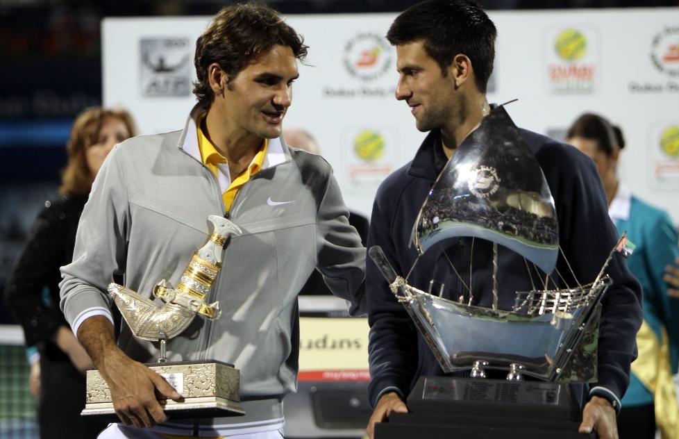 FOR STERK FOR FEDERER: Novak Djokovic (t.h.) viste seg igjen for sterk for Roger Federer. Serberen slo sveitseren i finalen i Dubai med overbevisende 6-3, 6-3.Foto: SCANPIX/EPA/ALI HAIDER