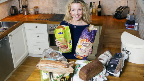 GODE RÅD: Ernæringsfysiolog og daglig leder av nettstedet bramat.no, Cathrine Borchsenius har testet brød i vår store brødtest. Foto: Torbjørn Berg / Dagbladet GODE RÅD: Ernæringsfysiolog og daglig leder av nettstedet bramat.no, Cathrine Borchsenius har testet brød i vår store brødtest. Foto: Torbjørn Berg / Dagbladet