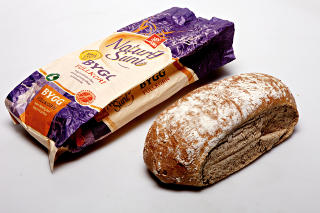 Bakers, Naturlig Sunt Bygg fullkorn: En god nummer to, men bra grovhetsprosent og innhold av fiber. Bakers, Naturlig Sunt Bygg fullkorn: En god nummer to, men bra grovhetsprosent og innhold av fiber.