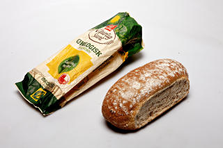 Bakers, Naturlig Sunt Økologisk Fullkorn: Lavere grovhetsprosent enn ønskelig. Dette brødet er dessuten et av dem som inneholder minst fiber av alle. Bakers, Naturlig Sunt Økologisk Fullkorn: Lavere grovhetsprosent enn ønskelig. Dette brødet er dessuten et av dem som inneholder minst fiber av alle.