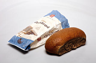 Bakers Ekte Grovbrød: For lav grovhetsprosent, for lite fiber, og har mest salt av alle brødene. Bakers Ekte Grovbrød: For lav grovhetsprosent, for lite fiber, og har mest salt av alle brødene.
