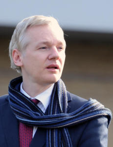 - Assange mener han er utsatt for j�disk konspirasjon