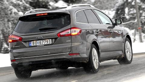 STOR: Ford Mondeo er 1,9 meter bred, og det bidrar til at bilen gir sjåføren storbilfølelse. FOTO: Egil Nordlien, HM Foto STOR: Ford Mondeo er 1,9 meter bred, og det bidrar til at bilen gir sjåføren storbilfølelse. FOTO: Egil Nordlien, HM Foto