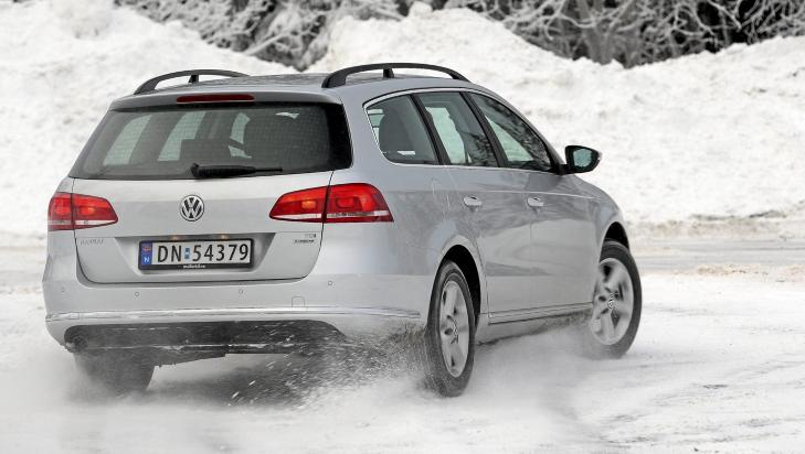 GOD RESPONS: VW Passat kjennes ett trinn livligere på veien enn Mondeo. FOTO: Egil Nordlien, HM Foto GOD RESPONS: VW Passat kjennes ett trinn livligere på veien enn Mondeo. FOTO: Egil Nordlien, HM Foto