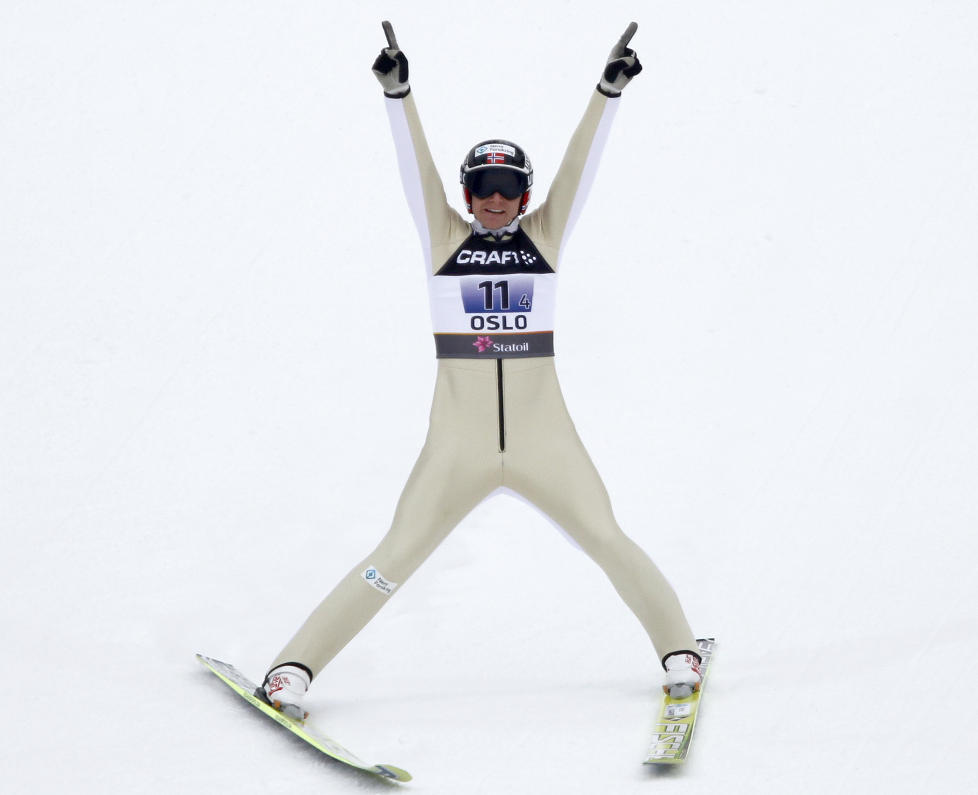 INNFRIDDE: H�vard Klemetsen var lengst av samtlige, og hoppet Norge tilbake i medaljekampen, men tror det kan bli for t�ft mot Frankrike, �sterrike og Tyskland.Foto: SCANPIX/REUTERS/Petr Josek