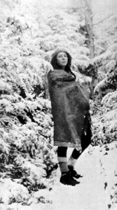 FORSVANT UTEN SPOR: Barbara Folletts bøker handlet om jenter som forsvant. Her er hun avbildet som ung tenåring. Foto: Columbia University Archives FORSVANT UTEN SPOR: Barbara Folletts bøker handlet om jenter som forsvant. Her er hun avbildet som ung tenåring. Foto: Columbia University Archives