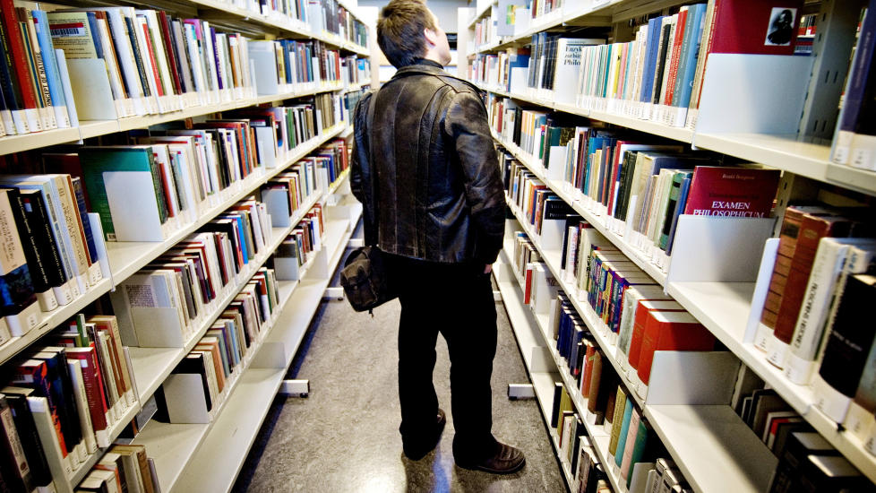 IKKE ALLE KOMMER HIT: Kulturr�det bestemmer hvilke sakprosab�ker som blir kj�pt inn til bibliotekene gjennom innkj�psordningen. Enhver som m�tte emne at han finner en uheldig vridning i utvalgenes vurderinger, gj�r rett i � si fra, skriver Erik Fosnes Hansen. Foto: John T. Pedersen/Dagbladet