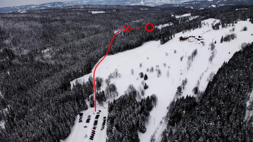 DREPT OG BEGRAVET: Faiza ble funnet her i Solli-omr�det i Asker. Nyfl�t bar liket fra parkeingsplassen og inn i skogen, der han hadde gravd en grop. Foto: Geir B�lstad / Dagbladet