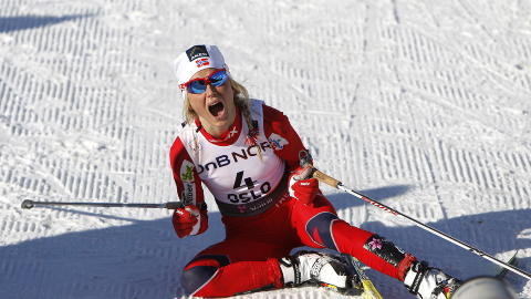 F�RSTE SEIER: Therese Johaug sto uten verdenscupseirer og individuelle gull fra mesterskap. Da blir man s� glad n�r man f�rst lykkes.Foto: Gorm Kallestad / Scanpix