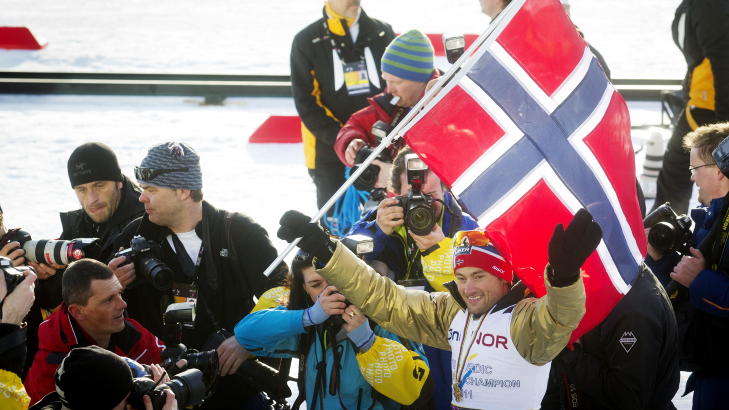 GULL NUMMER ÅTTE: Petter Northug vant femmila i Holmenkollen. Foto: Kyrre Lien / Scanpix GULL NUMMER ÅTTE: Petter Northug vant femmila i Holmenkollen. Foto: Kyrre Lien / Scanpix