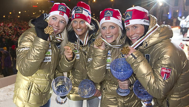 MOTERIKTIGE: Gulljentene kledd i neste sesongs store farge, skal vi tro motehuset Comme des Gar�ons. Fra venstre Kristin St�rmer Steira, Vibeke Skofterud, Therese Johaug og Marit Bj�rgen. Foto: Terje Bendiksby / Scanpix