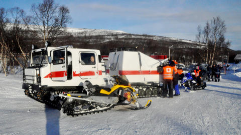 DRAMATISK: Utfallet ble tragisk med tre omkomne etter en lang redningsaksjon i Porsanger. Her er et bilde fra redningsaksjonen. Foto: Petter Vatn / Finnmark Dagblad