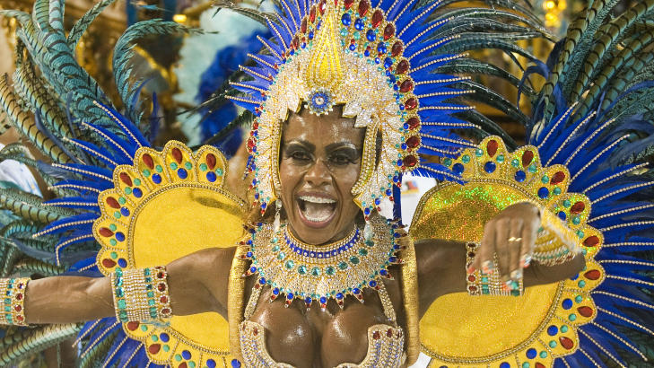 GLEDE: En av deltakerne fra Portela sambaskole i Rio de Janeiro. Foto: ANTONIO SCORZA/AFP/SCANPIX GLEDE: En av deltakerne fra Portela sambaskole i Rio de Janeiro. Foto: ANTONIO SCORZA/AFP/SCANPIX