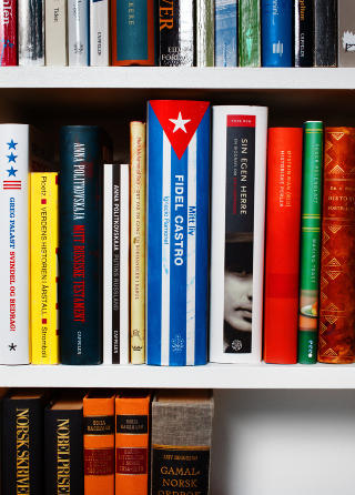 GOD MAL: Anette Garpestad brukte Fidel Castro-biografien som utgangspunkt for bokhyllas bredde og h�yde.
Foto NIna Ruud