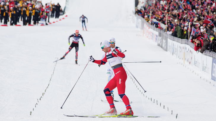 - GRIS: Svenskene likte det ikke. Men Petter Northugs ploging og sladd f�r m�lpasseringen p� stafetten vil feste seg godt i den kollektive norske hukommelsen fra VM i Holmenkollen 2011. Foto: Eirik Helland Urke, Dagbladet