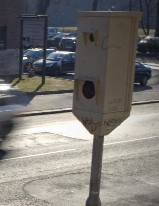Politiet skrur av fotobokser ved sykdom