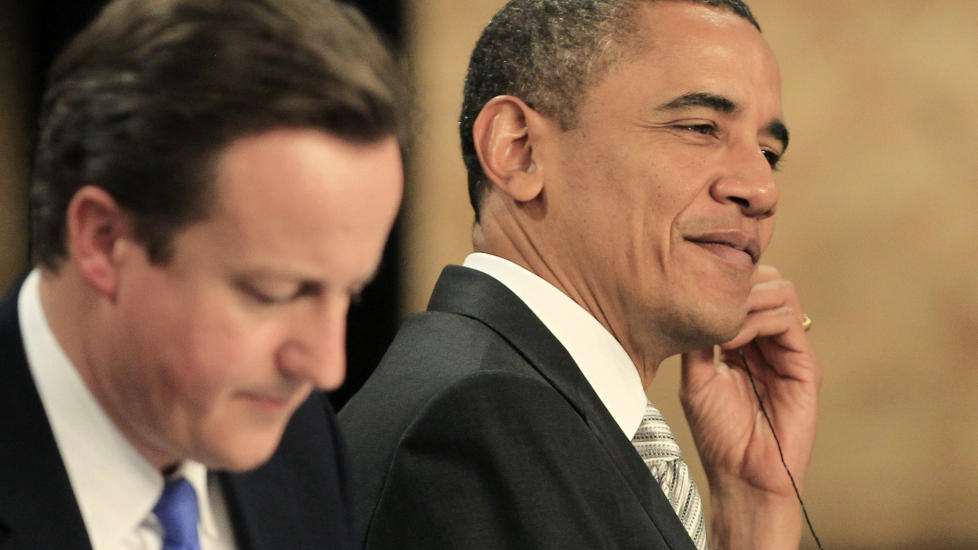 TETT DIALOG: Storbritannias statsminister David Cameron og USAs president Barack Obama diskuterer et bredt spekter av tiltak mot Libya for at Muammar Kadhafi skal g� av. Foto: Scanpix