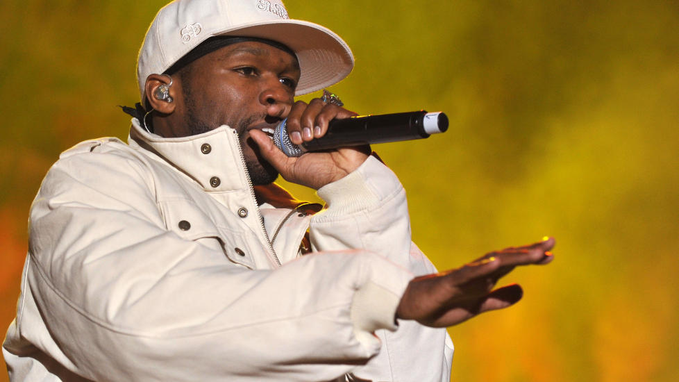 DONERES BORT: Spillejobben rapperen 50 Cent gjorde p� en privatfest under filmfestivalen i Venice i 2005, kobles n� til diktator Moammer Kadhafi. N� donerer 50 Cent pengene til UNICEF. Foto: Ap / Scanpix