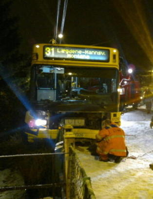 Fryktet at buss p� vippen skulle ramle p� hus i Bergen