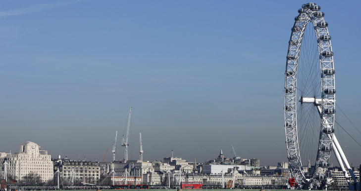 THE LONDON EYE: Man f�r god oversikt over London by om man tar en tur med The London Eye. Foto: LUKE MACGREGOR/REUTERS/SCANPIX