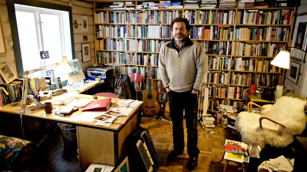 KAN F� PRIS: Per Petterson kan finne en britisk prestisjepris for oversatte b�ker for andre gang. Her er han hjemme i skrivestua. Foto: Lars Eivind Bones/ Dagbladet