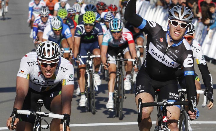 VANT: Tyler Farrar (t.h) vant etappen med hjelp av Thor Hushovd. Foto: Reuters / Enrique Calvo / Scanpix