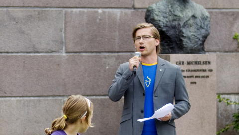 H�PER P� BREDDE: - I dag trenger vi skikkelig bredde p� den antirasistiske kampen, sier Unge Venstres leder Sveinung Rotevatn. Foto: Kyrre Lien / Scanpix