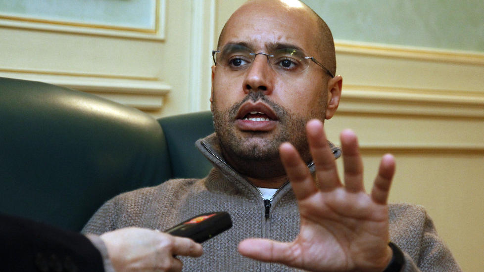 - P� TIDE MED FULL KRIG: Muammar Kadhafis s�nn, Seif al-Islam, mener tida for forhandlinger med oppr�rerne er over, og sier de vil g� til full krig mot oppr�erne og aldri gi opp. Foto: AFP/Mahmud Turkia/Scanpix