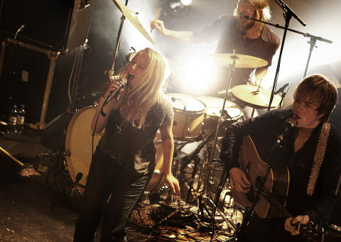 OVERRASKELSEN: Amerikanske Lissie kom rett fra �Senkveld�-innspilling til Union Scene i Drammen. Ikke hver kveld verdensnavn dukker opp overraskende p� de trakter. Foto: Christian Roth Christensen