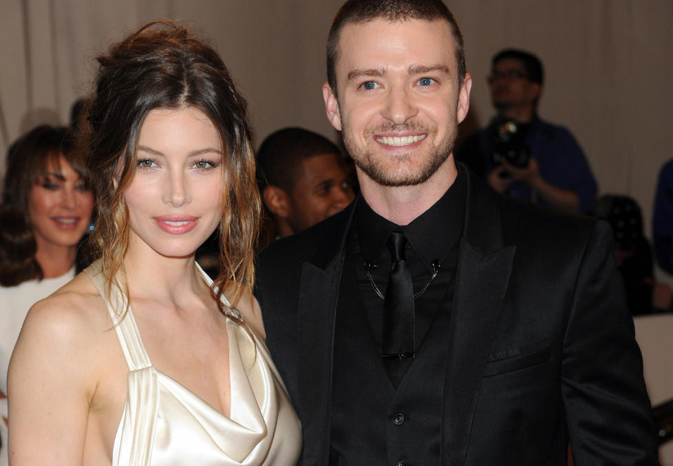OVER OG UT: Justin Timberlake og Jessica Biel g�r hver til sitt. Dette bildet er fra mai i fjor. Foto: SCANPIX