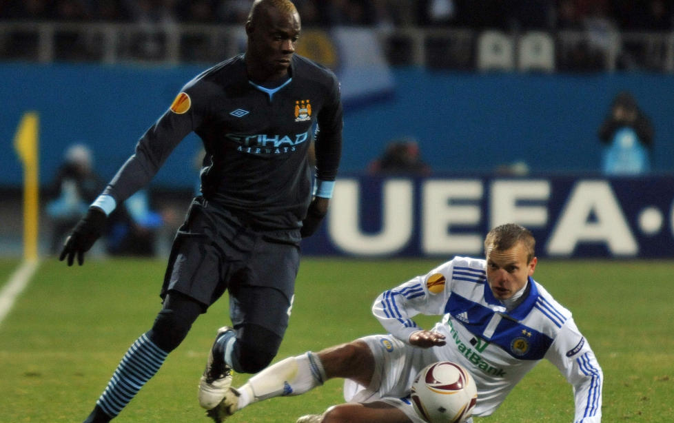 M�LL�S: Mario Balotelli kom seg s� vidt ut etter pausen i Manchester Citys bortekamp mot i Kiev. Foto: AFP/ SERGEI SUPINSKY