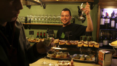 Pintxos: Barene der du kan kj�pe pintxos  holder oppe til langt p� natt