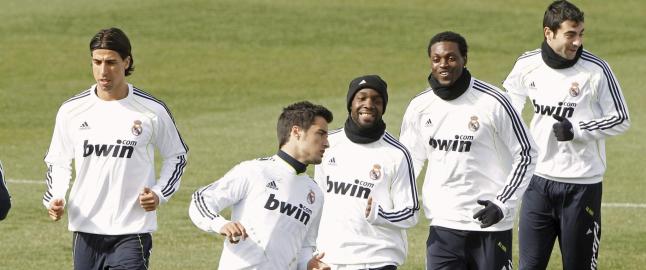 Adebayor klippet håret i håp om å få bli i Madrid