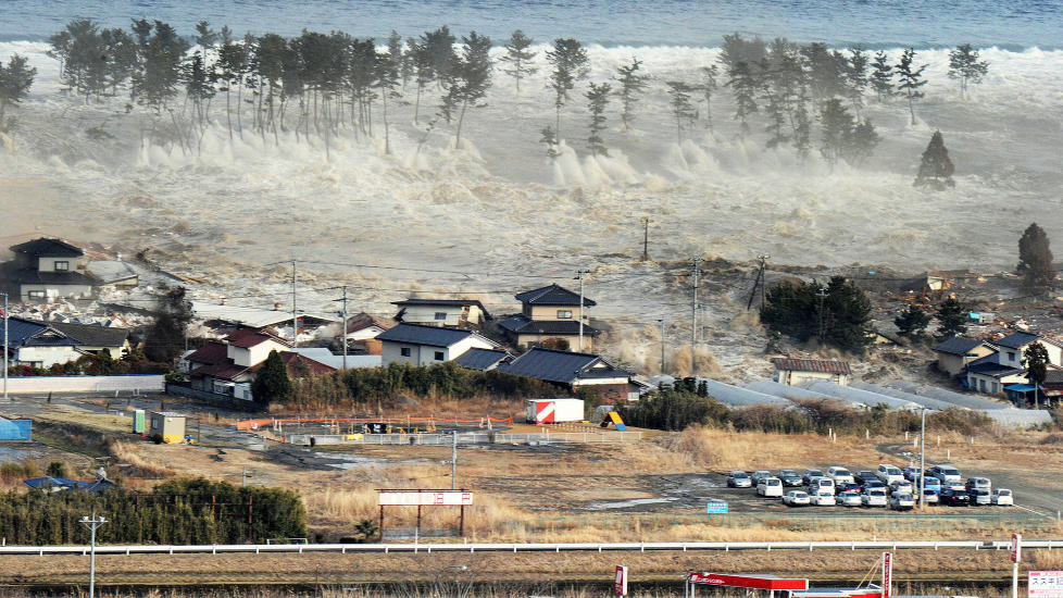 FRYKTER 10 000 D�DE: Jordskjelvet og den massive tsunamien har allerede kostet over 2000 personer livet. N� fryktet japansk politi at tallet p� d�de er over 10 000.  Foto:  REUTERS/KYODO