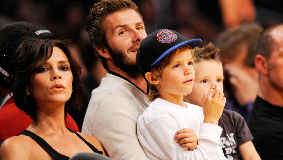 GUTTEKLUBB: Victoria Beckham og fotballektemannen David Beckham har de tre s�nnene Brooklyn (12), Romeo (8) og Cruz (6) sammen. N� venter paret sin f�rste jente. Foto: Afp / Scanpix