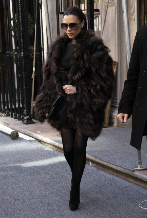 IKKE SYNLIG: Det er fremdeles lite som vitner til at Victoria Beckham f�r sitt fjerde barn til sommeren. Foto: Stella Pictures