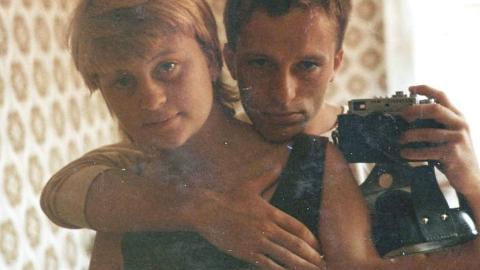 Speilbilde: Elin og mannen Nils sommeren 1980 på et pensjonat på Bornholm. Speilbilde: Elin og mannen Nils sommeren 1980 på et pensjonat på Bornholm.