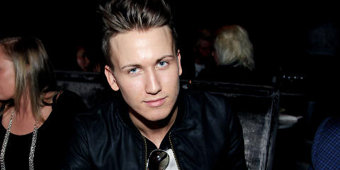 BORTSKJEMT GULLUNGE: Lars Petter (19) fra Halden. Har Paris Hilton som sitt store forbilde og har en ekstravagant livsstil finansiert av foreldrenes penger. Det g�r i blogging, shopping og champagne. Foto: Jacques Hvistendahl